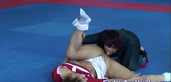  Cheerleading les pussylicking wrestling babe